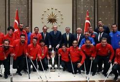 Cumhurbaşkanı Erdoğan, milli takımları kabul etti!