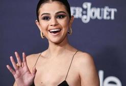 Selena Gomez'in ayakkabısı şoke etti!