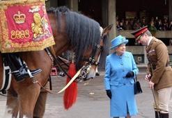 Kraliçe Elizabeth at yarışlarından bir servet kazandı!