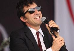 'Ayna' grubunun solisti Erhan Güleryüz gözlüksüz yakalandı!