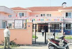 Tuvalete pisleyeni bulmak için anaokulunda külot kontrolü