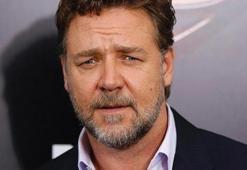 Russell Crowe, TV8'in tweetini retweetledi! Tüm dünyaya duyurdu