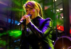 İzmir'de Sertab Erener fırtınası!