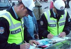 Kırmızıda geçmenin cezası 235 TL oluyor