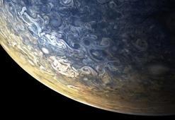 NASA, Jüpiter'in yeni fotoğraflarını paylaştı