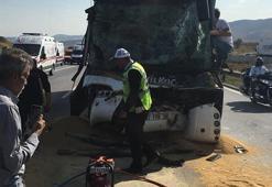 Mersin'de yolcu otobüsü TIR'a çarptı: 1 ölü, 9 yaralı
