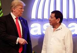 Donald Trump ve Duterte el ele