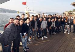 "Ele ele verip bu günleri aşarız"
