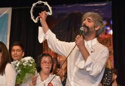 Manuş Baba engelliler için söyledi!