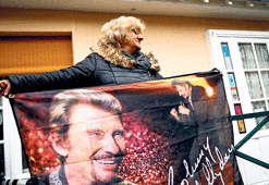 ‘Fransız Elvis’ akciğer kanserinden veda etti