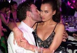 Takipçileri çıldırdı! Irina Shayk yatakta çırılçıplak...