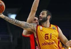 Aslan zorlandı ama kazandı!