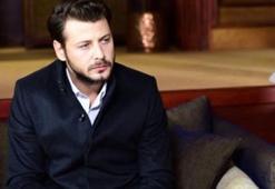 Ünlü oyuncu acı haberi sahnede aldı!