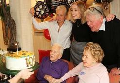 Efsane oyuncu Kirk Douglas 101 yaşında!