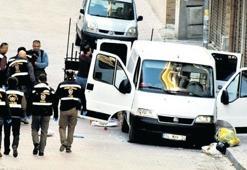 Bombayı yangın tüpüne koymuşlar!