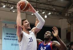 İstanbul BBSK, Anadolu Efes'i dağıttı