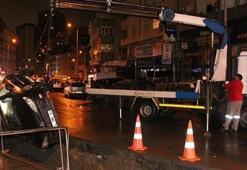 Şişli'de virajı alamayan otomobil kanala düştü!