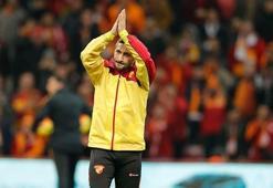 Sabri Sarıoğlu’na plaket verildi