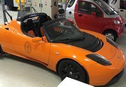 Ağaoğlu’nun hibe ettiği Tesla otoparkta çürüyor