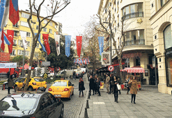 Lüks caddelerden ara sokağa kaçtık