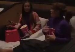 Demet Akalın paylaştı! Yataklı salonda...