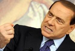 Berlusconi'den 'Erkekler kadınlara asılmakta özgür olmalı' sözüne destek!