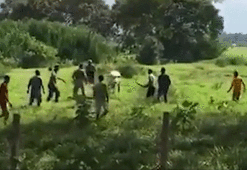 Saniyeler içinde parçaladılar! Halk ortalık yerde...