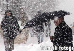 Kırklareli'nde yoğun kar yağışı başladı