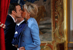 Macron'un yazdığı erotik roman ortaya çıktı!