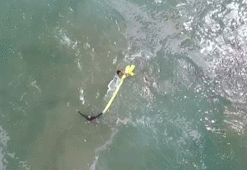 Avustralya'da drone iki genci boğulmaktan kurtardı