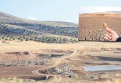 Sular çekildi yol ortaya çıktı