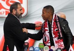 Sivasspor, Robinho ile 1.5 yıllık sözleşme imzaladı