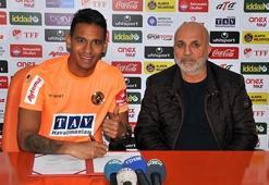 Alanyaspor imzayı attırdı