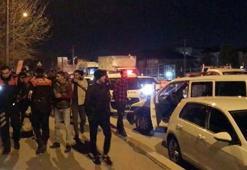 Asker konvoyunda patlayan silah ortalığı bir anda karıştırdı