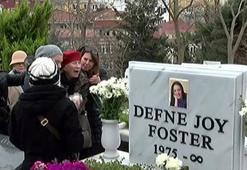 Defne Joy Foster mezarı başında anıldı!