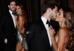 Seksi model Paris'te aşka geldi!
