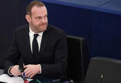 AP aşırı sağcı Fransız üyenin dokunulmazlığını kaldırdı