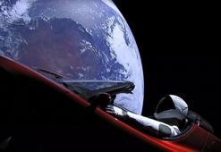 Elon Musk sözünü tuttu! Tesla otomobil uzayda