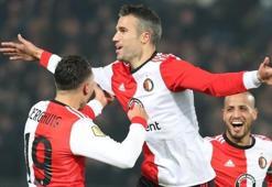 Van Persie yeni takımında ilk golünü attı