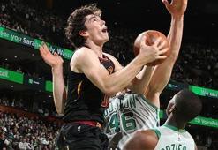 Cedi'li Cleveland  Boston'a acımadı