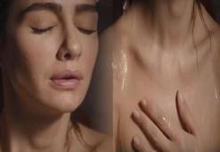 Birce Akalay'dan 'ateşli' sahne! Çırılçıplak...