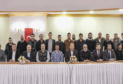 Sanatçı ve futbolcular sınır hattına gitti