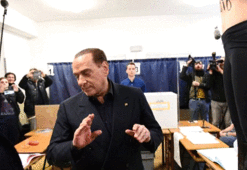Femen'den Berlusconi'ye protesto!