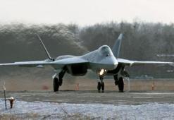 Irak  T-50 savaş uçağını teslim aldı