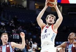 Anadolu Efes evinde kazandı!