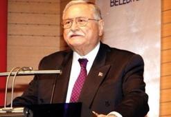 Eski bakanlardan Hasan Celal Güzel hastaneye kaldırıldı