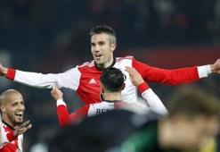 7 gollü maçta van Persie şov!