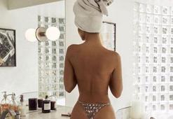 Emily Ratajkowski'nin üstsüz pozu sosyal medyayı salladı