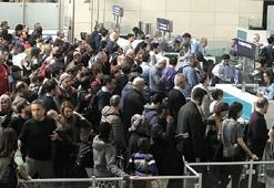 Atatürk Havalimanı'nda Polnet arızası! Pasaport kuyruğu oluştu