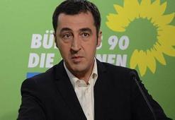 Ermenistan'dan Cem Özdemir'e Liyakat Nişanı